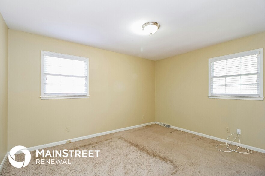Building Photo - 4441 Fernbrook Dr