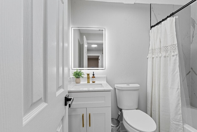 Building Photo - 250 Indale Ave