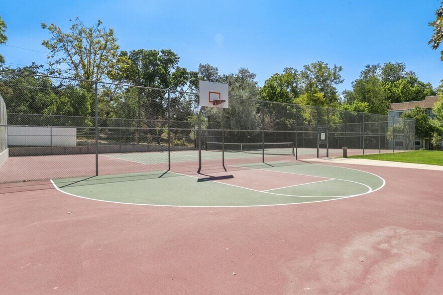 Building Photo - 4650 Quail Park Dr