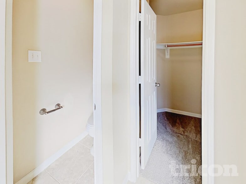 Building Photo - 1205 Rio Vista Dr