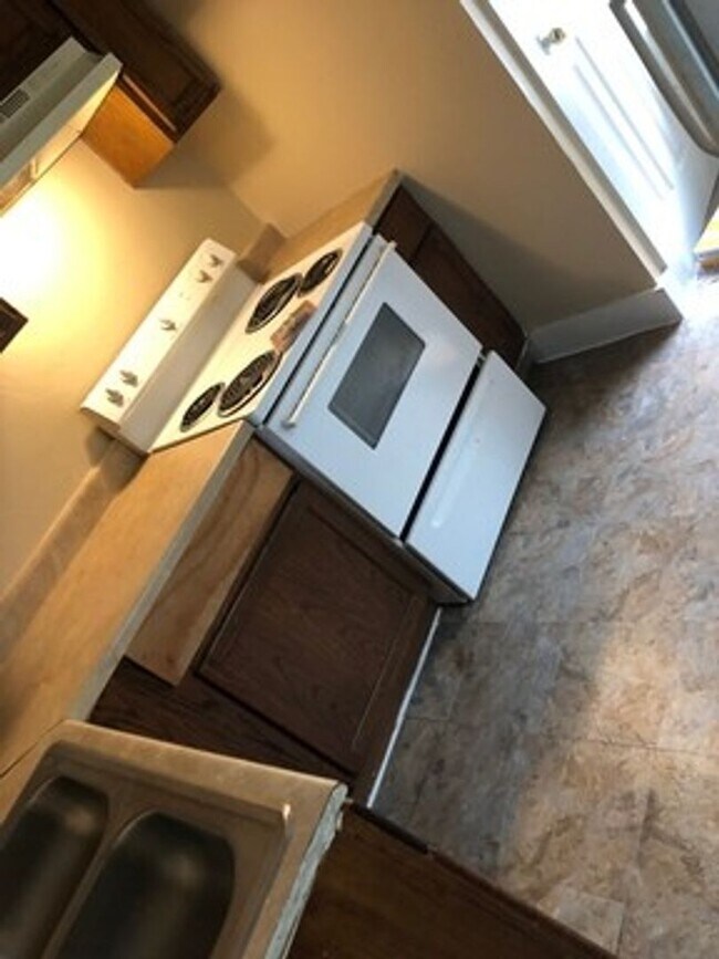 Building Photo - 3431 N Littlejohn Ave