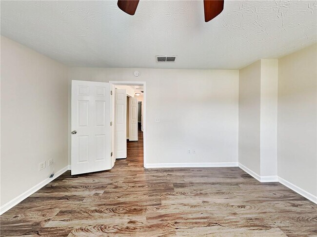 Building Photo - 35 Belmont Park Ln