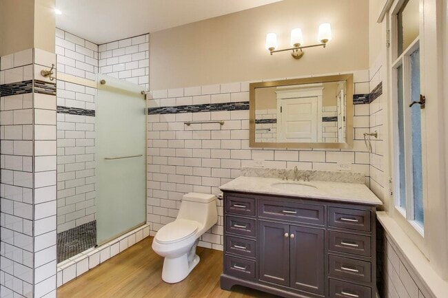 Building Photo - 1601 W Touhy Ave