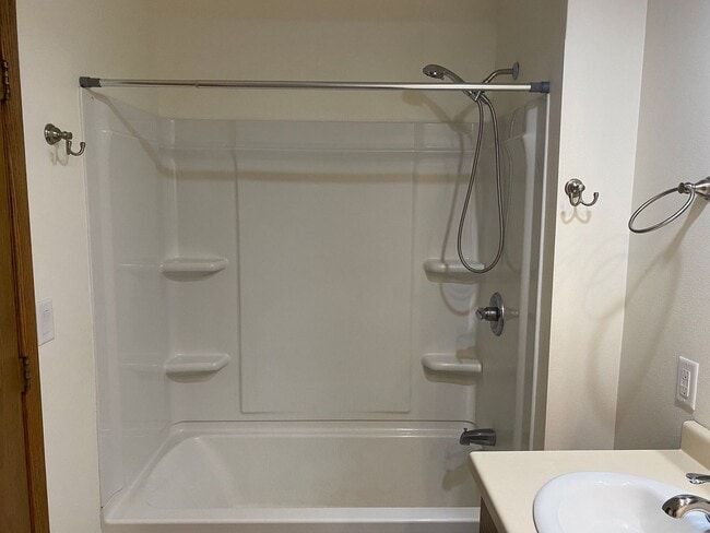 Building Photo - 4407-4409 Forest Valley Rd