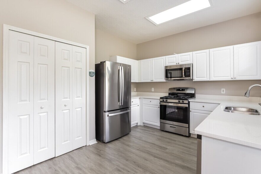 Building Photo - 1652 Crossvine Ct