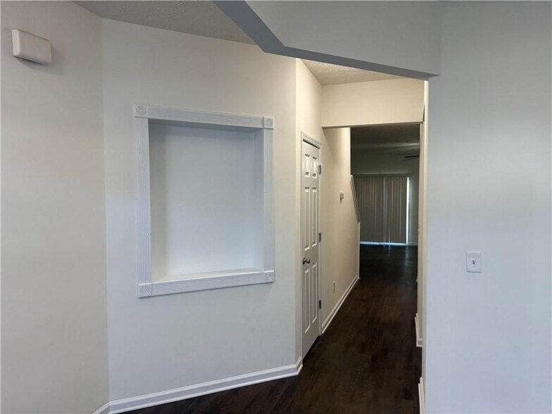 Building Photo - 2729 Heathrow Dr