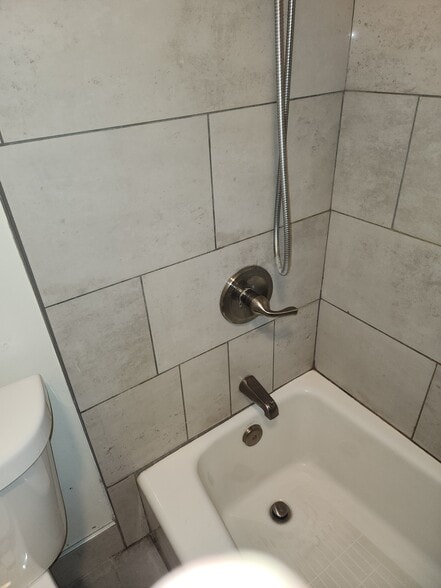 Tub shower - 638 Nevada St
