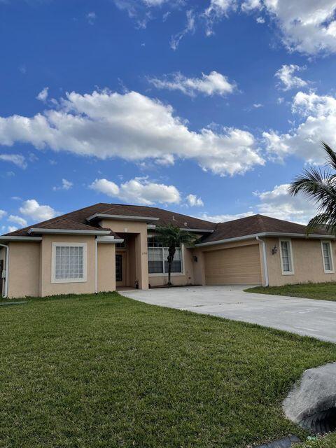 Building Photo - 2202 SW Crocus Ln