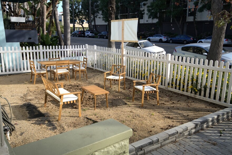 Front yard exclusive to this unit - 1123 E Ocean Blvd