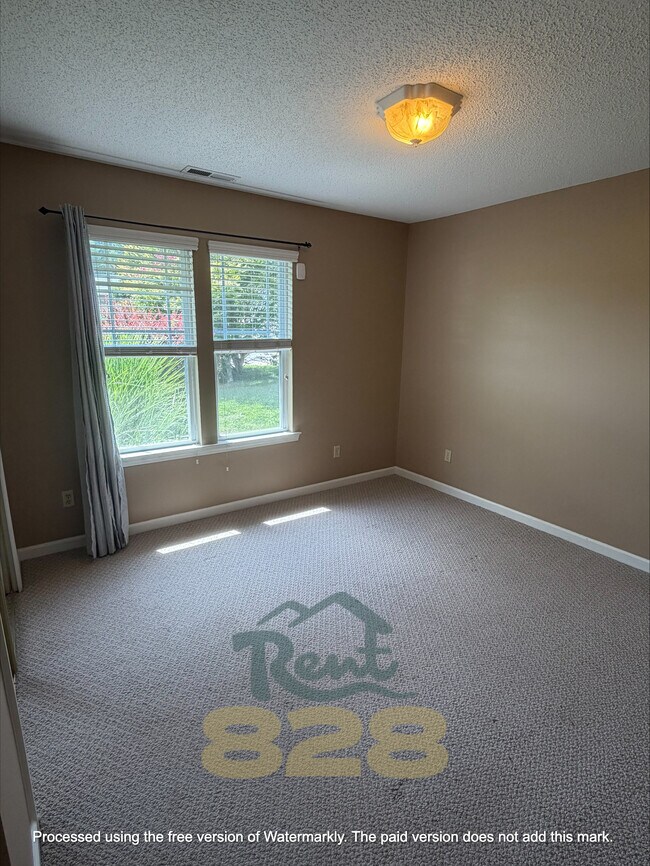 Building Photo - 37 Sunview Cir