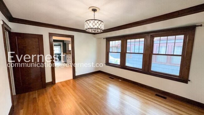 Building Photo - 2 Bed/1.5 Bath Home with Fenced Yard & Garage / Pet-friendly /Coming Soon!