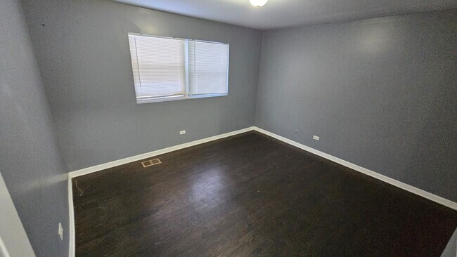 Building Photo - 371 Mackinaw Ave