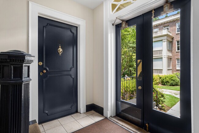 Building Photo - 2260 Peachtree Rd