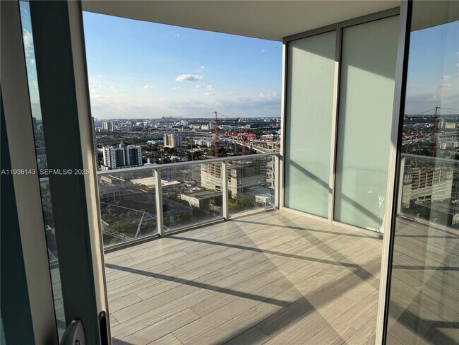 Building Photo - 851 NE 1st Ave