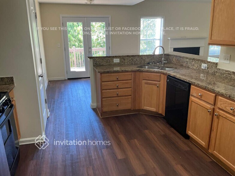 Building Photo - 6255 Queensdale Dr