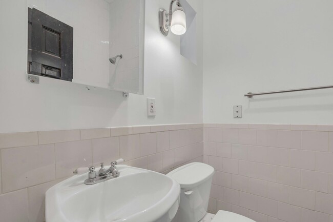 Building Photo - 356 Varick St