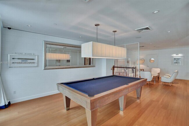 Building Photo - 2627 S Bayshore Dr