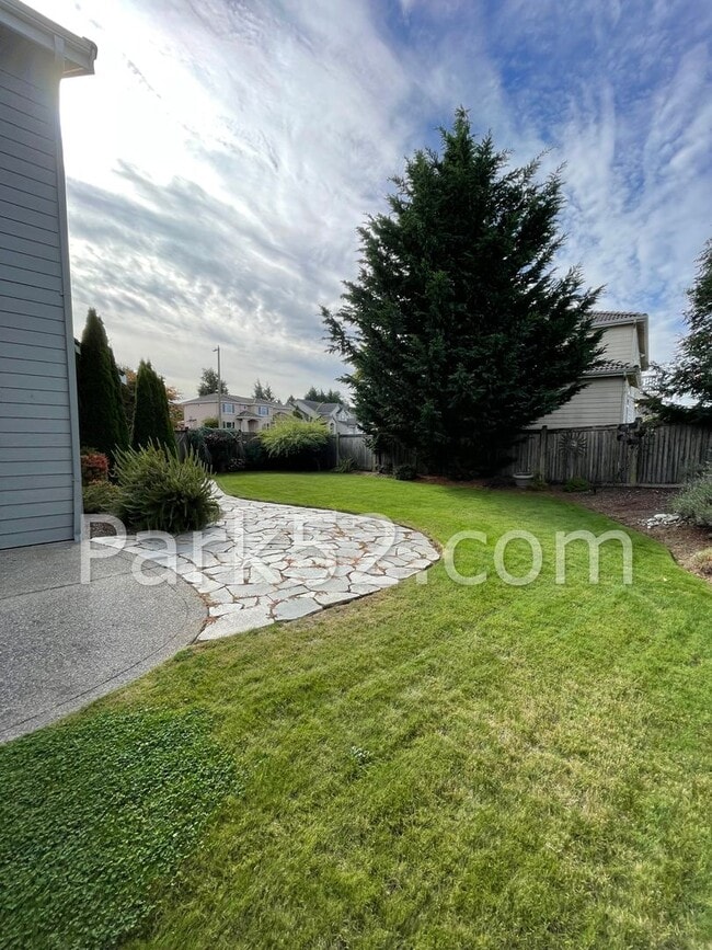 Building Photo - Browns Point Tacoma 3 Bedroom Single Famil...
