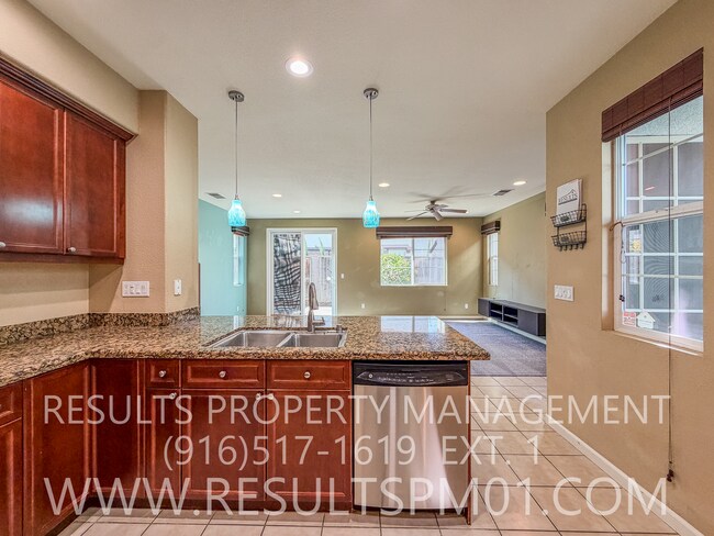 Building Photo - Lovely Courtyard Home 3 Bedroom w Bonus Rm