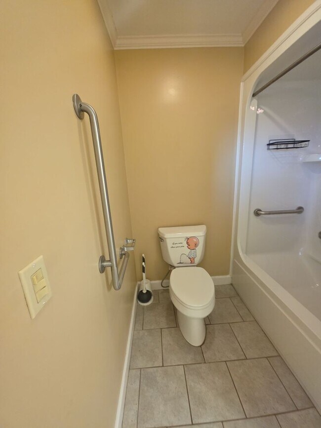 Building Photo - 2-Bedroom Handicap-Accessible Home with 3-Season Porch, Garage, and Large Yard