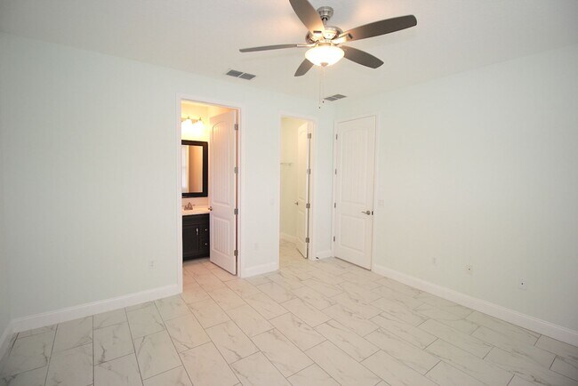 Building Photo - Luxury 4 Bed 2 Bath Townhome in Cypress Kn...