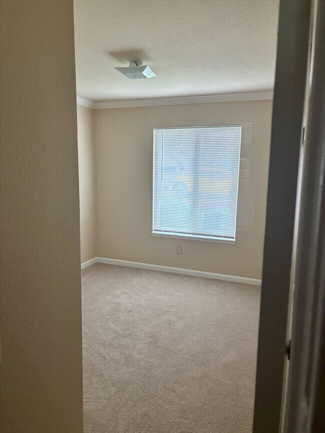 Building Photo - 5958 Jeanine Dr