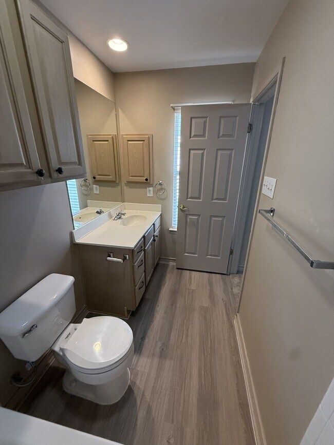 Building Photo - 4 Bedroom/3.5 bath The Vineyard Subdivision