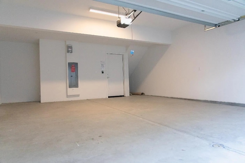 Building Photo - 567 S Motif St