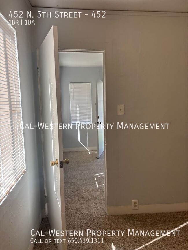 Building Photo - 452 N 5th St
