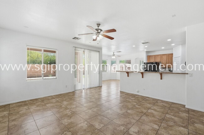 Building Photo - 6827 N 71st Dr
