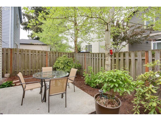 Building Photo - Charming North Portland 3 Bed 2.5 Bath Ken...
