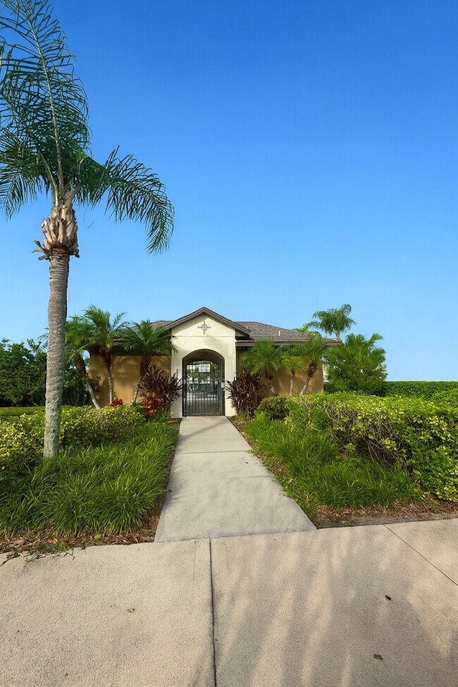 Building Photo - 2495 Seven Oaks Dr