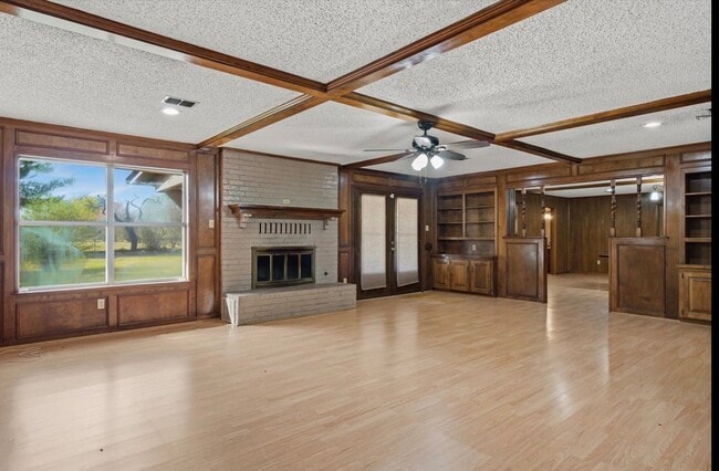 Building Photo - 716 S Houston St