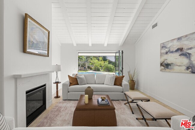 Building Photo - 10825 Savona Rd