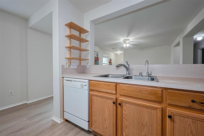 Building Photo - 8435 Westknoll Ln