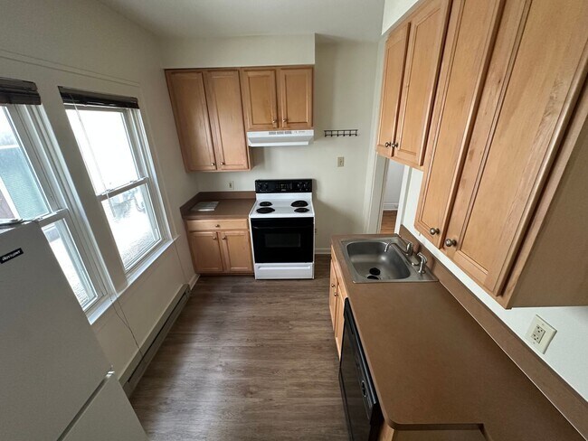 Building Photo - North Campus OSU Single Family Home with 2...