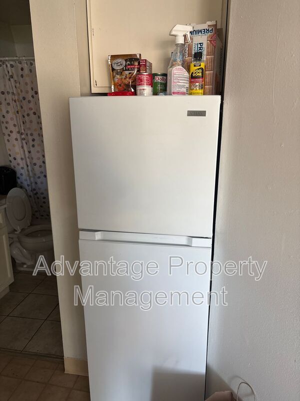 Building Photo - 146 SW Cottage St