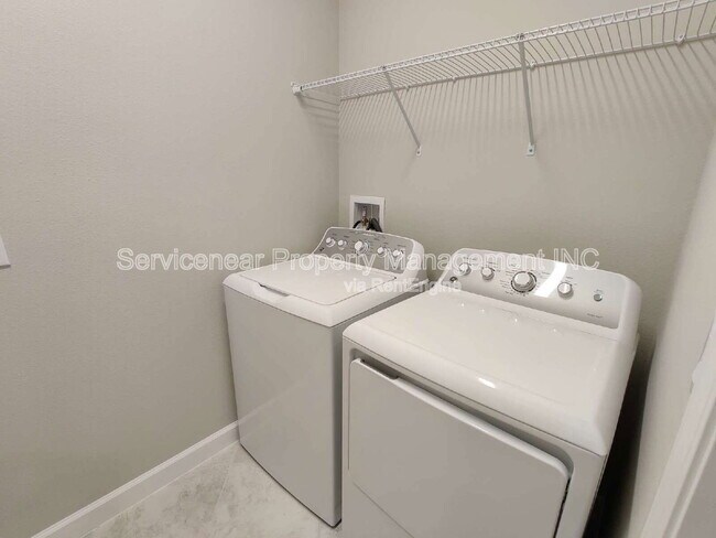 Building Photo - 23300 Willow Glen Way