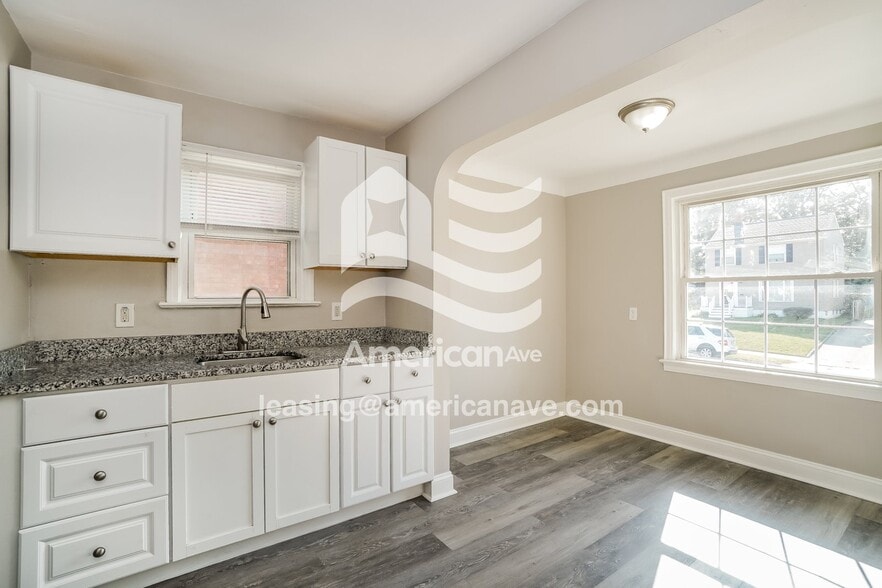 Building Photo - 9505 S Highland Ave