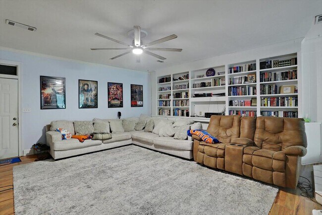 Building Photo - 1315 Kimwood Dr