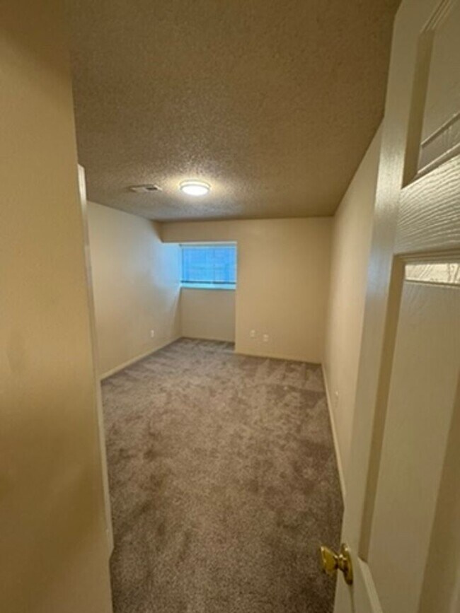 Building Photo - 995 Holli Springs Ln