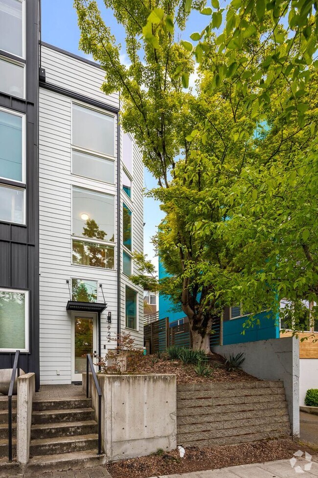 Building Photo - 922 14th Ave