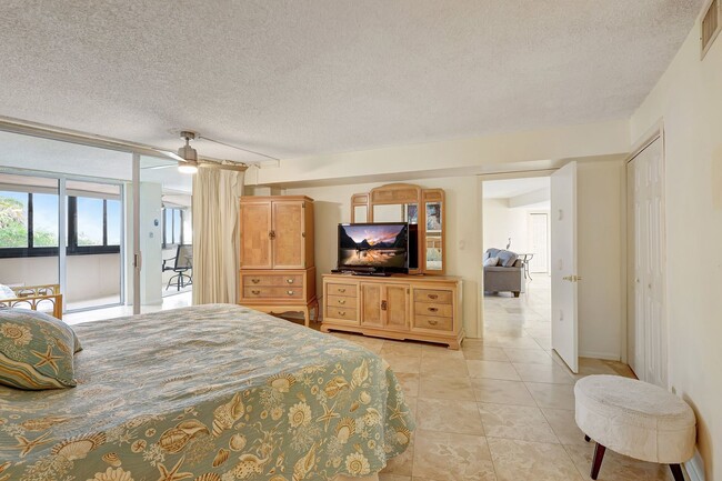 Building Photo - SUNTIDE BEACH CONDO FOR RENT