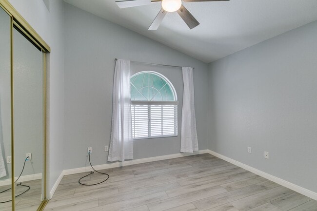 Building Photo - Updated 2-Bedroom Condo with Fireplace