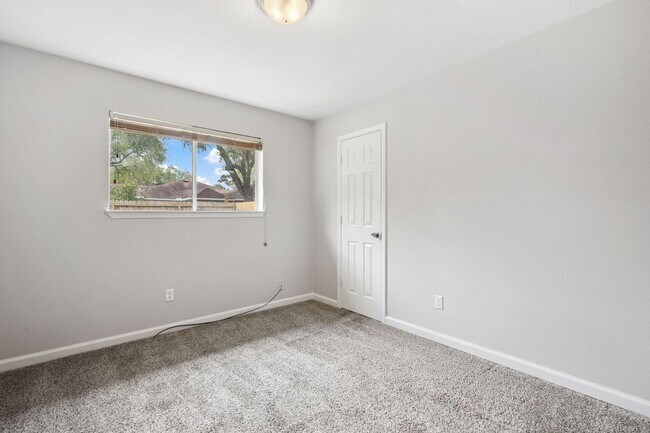 Building Photo - 4023 Broken Elm Dr