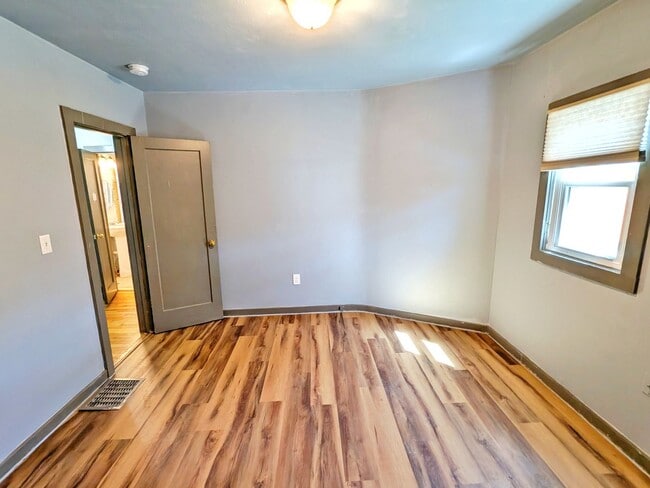 Building Photo - Adorable 2BR 1B in a Historic Neighborhood