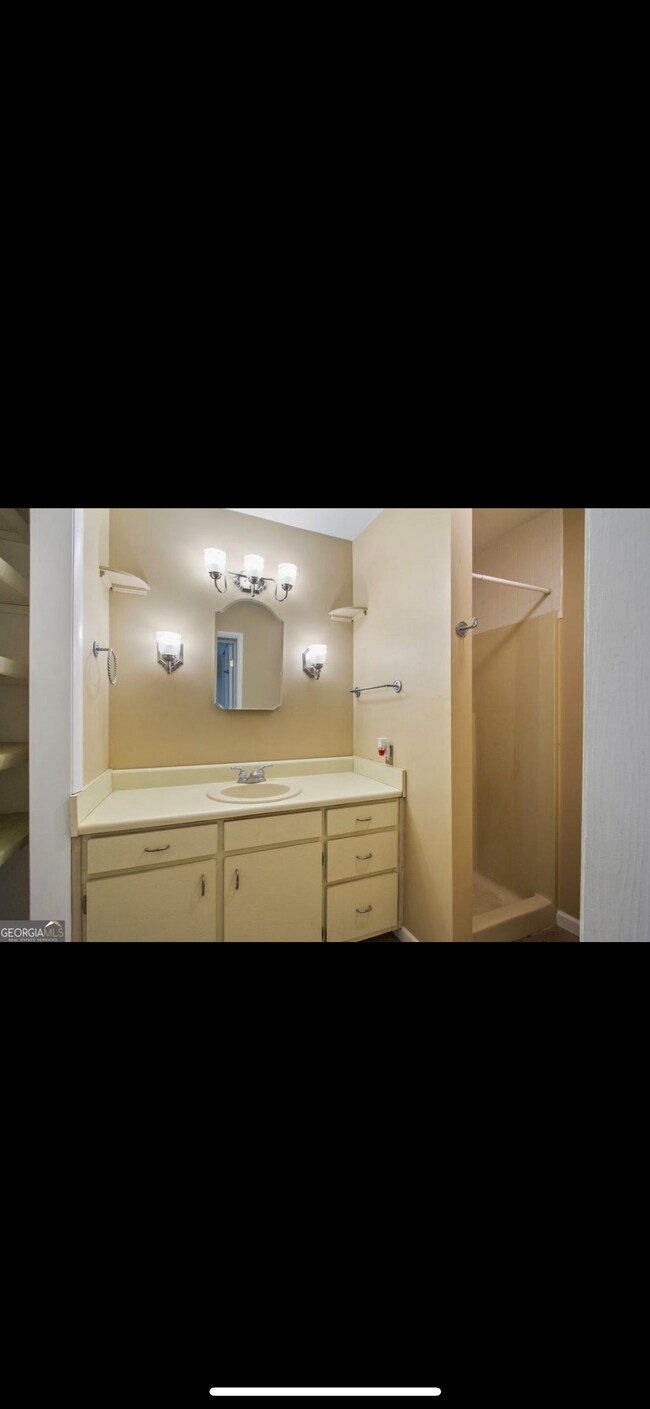 Building Photo - 850 Forest Hill Ct