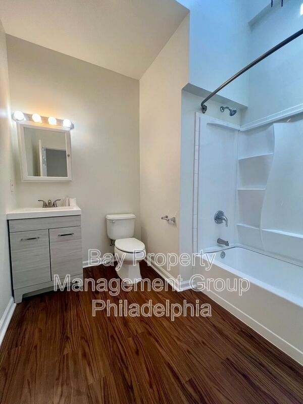 Building Photo - 2165 W Grange Ave