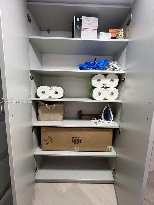 Building Photo - 16699 Collins Ave