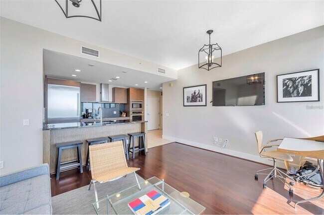 Building Photo - 175 1st St S